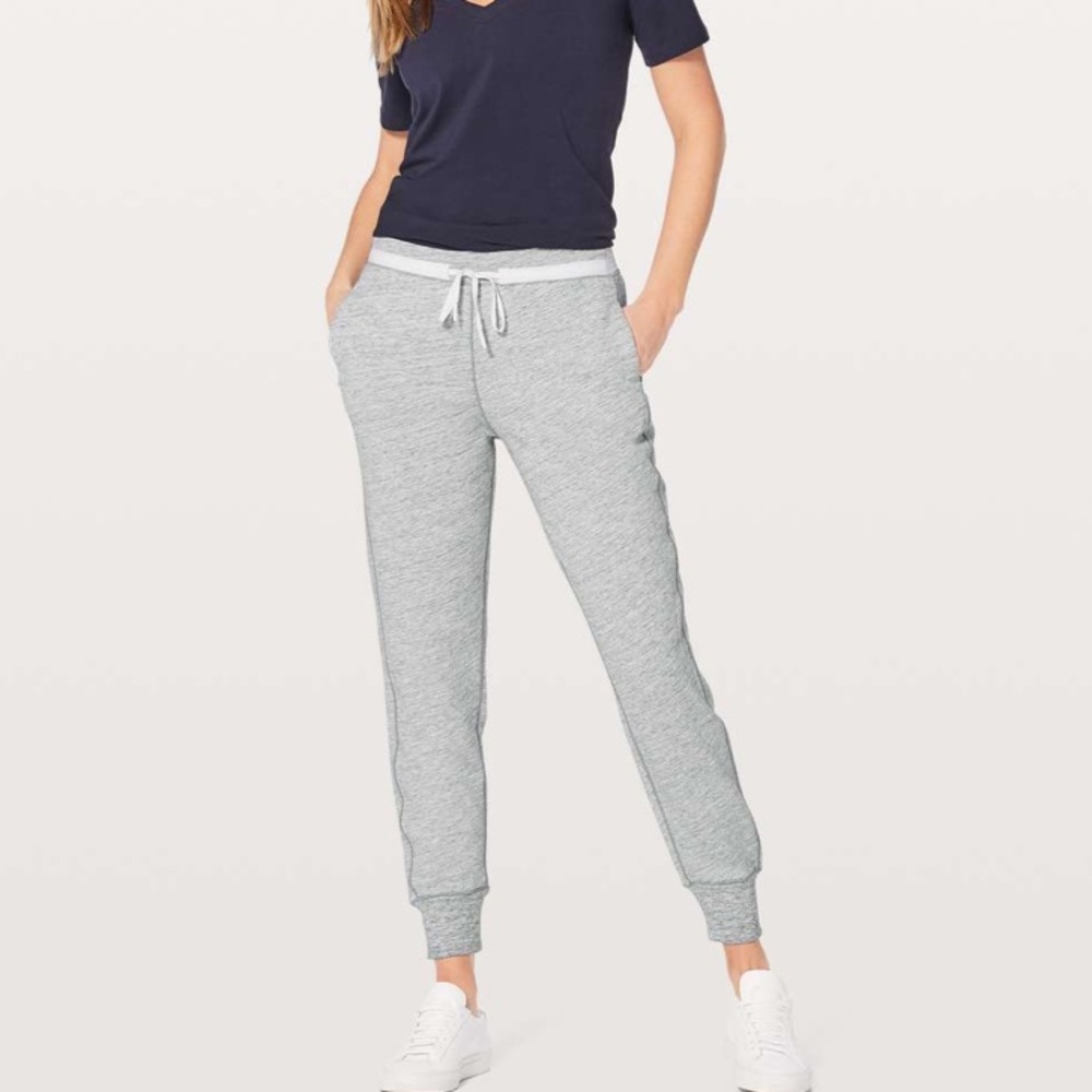 Lululemon Cool & Collected Jogger 28” grey and white size 4